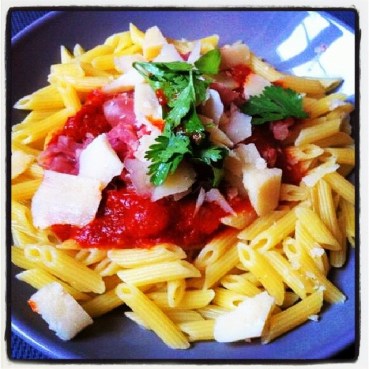 Pasta Tojapa (Tomate, Jambon cru, Parmesan) 